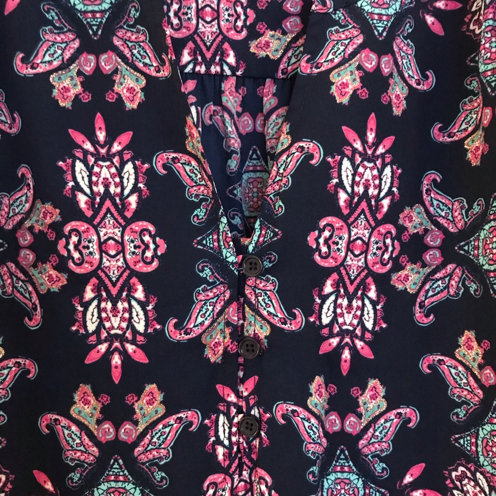 Beautiful Blouse - Picture 3 of 3